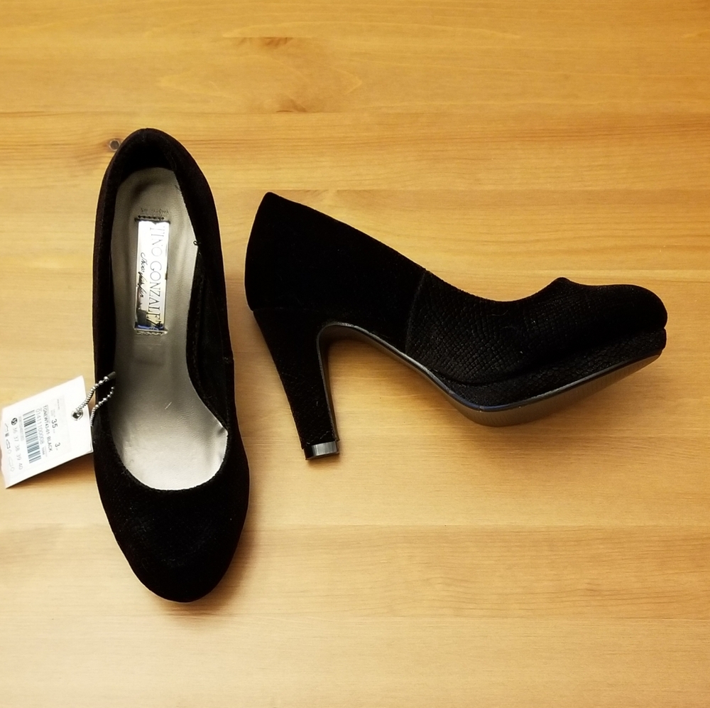 Tino González black suede leather pumps